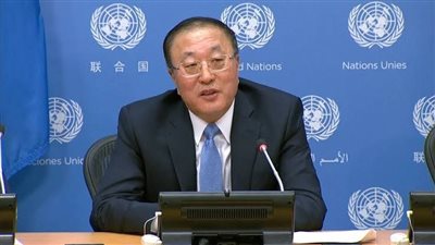 سفير الصين بالأمم المتحدة: ندعو الدول المانحة للأونروا لإعادة النظر بقرار وقف التمويل