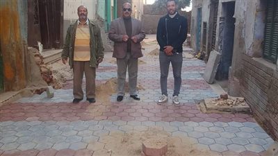 تركيب بلاط الانترلوك بعدة مناطق بمدينة ديروط بأسيوط