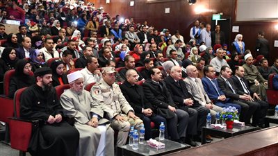 محافظ قنا يشهد حفل تكريم متطوعي 