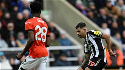ملخص وأهداف مباراة نيوكاسل يونايتد ضد لوتون تاون في الدوري الإنجليزي الممتاز