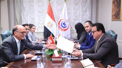 بينها العلاج بمياه البحر.. وزير الصحة يبحث مع سفير تونس التعاون في القطاع الطبي