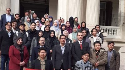 رئيس جامعة بنها يستقبل الوفد الإندونيسي المشارك في دورة تنمية مهارات اللغة العربية