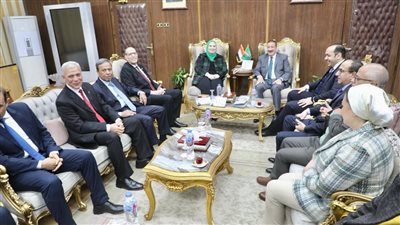 محافظ المنوفية يستقبل وزيرة التضامن الاجتماعي وعدد من محافظي المنوفية السابقين بمكتبه بالديوان العام