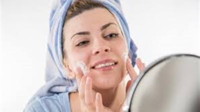 روتين للعناية بالبشرة الجافة في فصل الشتاء 