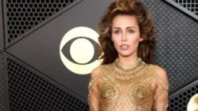 مايلى سايروس تبهر الحاضرين بحفل Grammy Awards 