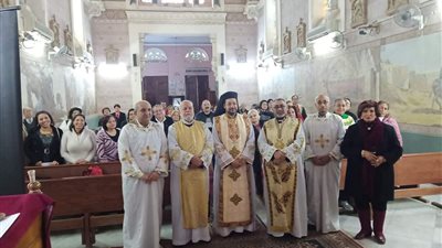 الأنبا باخوم يشارك في اليوم الروحي لخدام فرح وعطاء بالقاهرة