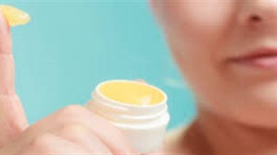 فوائد وأضرار الفازلين للوجه.. تعرفي عليها