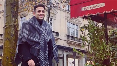 تامر حسين يغني 