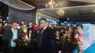 وكيل وزارة الشباب والرياضة تسلم محافظ الدقهلية الشعلة إيذانا ببدء احتفالات الدقهلية بعيدها القومي