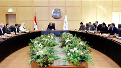 وزير النقل: القطار السريع يختصر نصف الوقت بين المحافظات