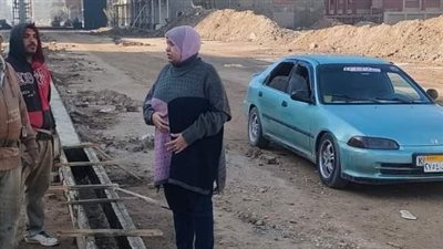 محافظ بورسعيد: استمرار أعمال وضع طبقة الأسفلت السطحية لشارع الأمين بحي المناخ