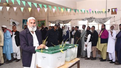 وزير الداخلية الباكستاني يعلن اختتام عملية الاقتراع في ظل استقرار الوضع الأمني