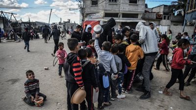 مدير الأونروا: الأطفال يسلبون طفولتهم في غزة