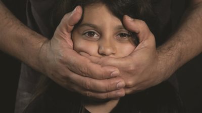 الحبس والغرامة.. عقوبات تحريض الأطفال على الانحراف واستغلالهم في أعمال غير مشروعة