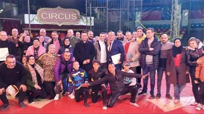 رئيس البيت الفني للفنون الشعبية والإستعراضية يكرم نجوم السيرك القومي 