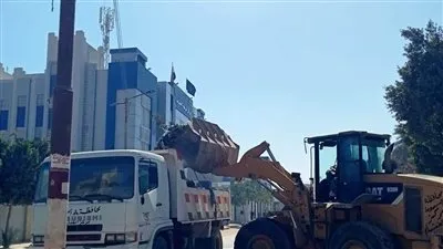 رفع 600 طن مخلفات وتسوية وتمهيد طرق خلال حملات نظافة ببعض مراكز محافظة أسيوط