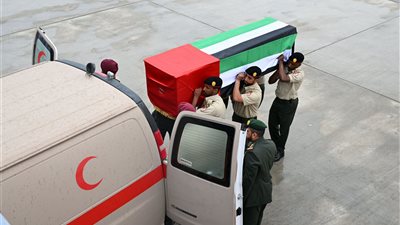 عاجل.. وصول جثامين شهداء الإمارات إلى مطار البطين في أبوظبي (صور)