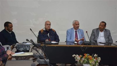 عبدالمولى يتابع سير العملية التعليمية بآداب أسيوط