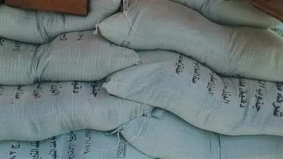 ضبط كميات من السلع الغذائية والأعلاف الحيوانية لبيعها في السوق السوداء بـ6 محافظات 