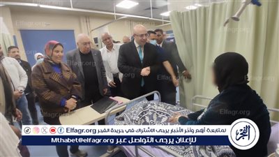 محافظ بني سويف يطمئن الفلسطينيين أثناء تلقيهم العلاج بالمستشفى الجامعي