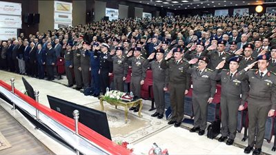 وزير الدفاع يشهد مناقشة البحث الرئيسي لكلية القادة والأركان 