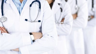 بواقع 300 جنبه للأطباء البشريين والصيادلة.. تفاصيل مشروع قانون زيادة بدل مخاطر المهن الطبية