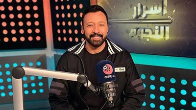 أحمد فهمى يحتفل بنجاح 