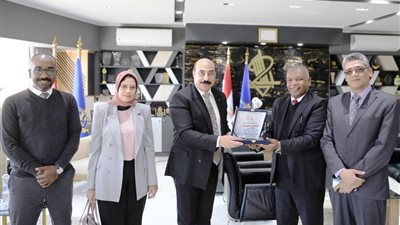 لهذا السبب.. محافظ أسوان يلتقي رئيس البنك الزراعي المصري