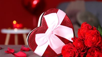 عيد الحب 2024: تبادل الحنان ونبض العواطف في لحظات ساحرة