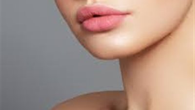 دون اللجوء للإبر.. وصفات طبيعية لملء الشفاه الرقيقة