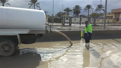 الشريف يشدد على رؤساء الأحياء وجميع الأجهزة التنفيذية بمتابعة تصريف مياه الأمطار بالإسكندرية