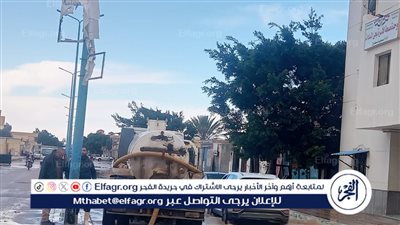 فرق الطوارئ تكثف جهودها لرفع تجمعات مياه الأمطار بالشوارع والطريق الدولي بمرسي مطروح