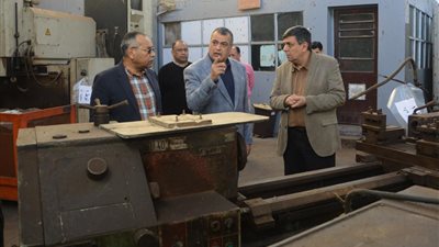 وزير الدولة للإنتاج الحربي يتابع انتظام سير العمل في 