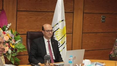 رئيس جامعة أسيوط يشهد إطلاق مشروع بحثي مشترك مع جامعة كارديف ميتروبوليتان بالمملكة المتحدة