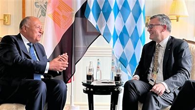 شكري يلتقي بوزير الدولة ورئيس ديوان مستشارية ولاية بافاريا الألمانية بمؤتمر الأمن