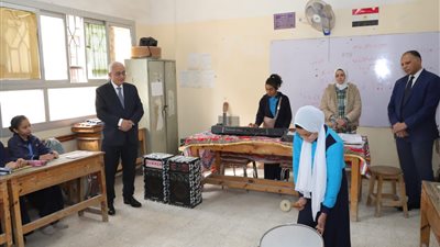 وزير التعليم يتابع انتظام الفصل الدراسي الثاني بمدرسة الشهيد كريم أحمد عبد الفتاح بالقاهرة