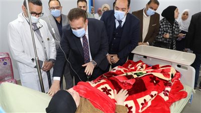 محافظ المنوفية يزور مصابي غزة بمستشفى شبين الكوم التعليمي