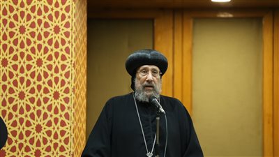 الأنبا إرميا يهنئ عبد الفتاح سعود لعضويته بمجلس إدارة جراحة العمود الفقري