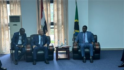 كامل الوزير: مستعدون لرفع كفاءة وتجديد شبكة الطرق الداخلية بتنزانيا