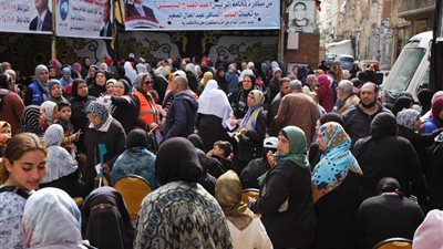 إقبال كبير علي القافلة الطبية بمنطقة الجمرك في الاسكندرية 