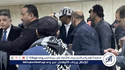 قبل جلسة محاكمته.. ازدحام شديد داخل محكمة الجيزة لالتقاط صور مع محمد رمضان (صور)