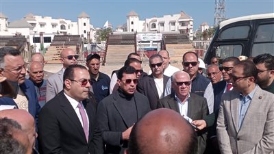 وزير الشباب والرياضة يعلن ضم أرض مركز شباب الاستاد للنادي المصري