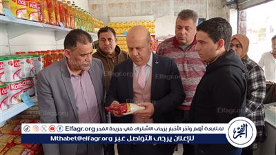 سكرتير مساعد الإسماعيلية يتفقد منفذ ييع السلع الغذائية بفايد