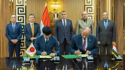 وزير الإنتاج الحربي يشهد توقيع عقد مع شركة ميزوها اليابانية 