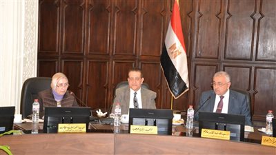 مجلس خدمة المجتمع وتنمية البيئة بجامعة الإسكندرية يناقش خطط تطوير الوحدات ذات الطابع الخاص