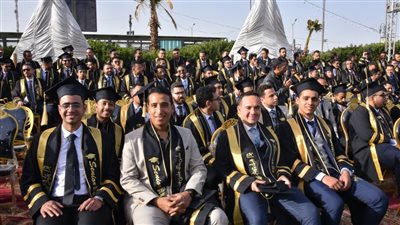 رئيس جامعة أسيوط يشهد حفل تخرج الدفعة ال57 لكلية الطب