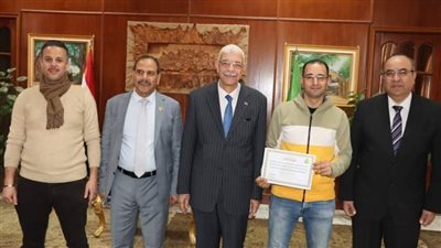 رئيس جامعة المنوفية يكرم منسقي الجائزة الداخلية للتميز الحكومي بهندسة منوف