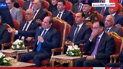 بكاء رئيس الوزراء وإشادة السيسي بقصيدة شعرية لطفلة من ذوي الهمم (فيديو)