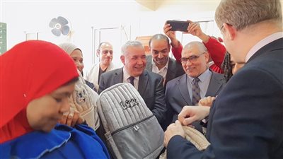 السفير البريطاني في مصر يتابع مشروعات التعاون مع التضامن ويتفقد وحدة الطود الاجتماعية بالأقصر