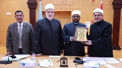 مجلس جامعة الأزهر يكرم كلية الدعوة الإسلامية لنجاح مؤتمرها 